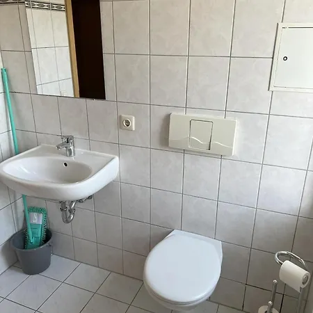 Monteurzimmer Und Bei Leuna, Halle, Leipzig Apartment