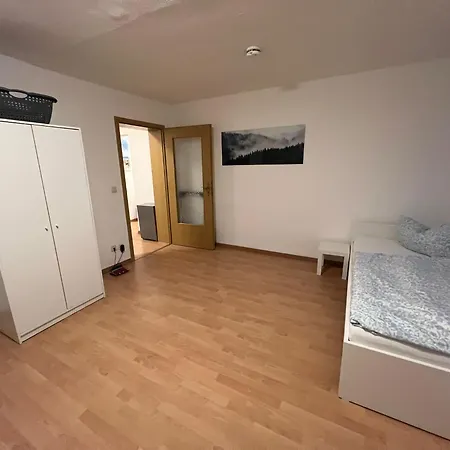 Monteurzimmer Und Bei Leuna, Halle, Leipzig Apartment *