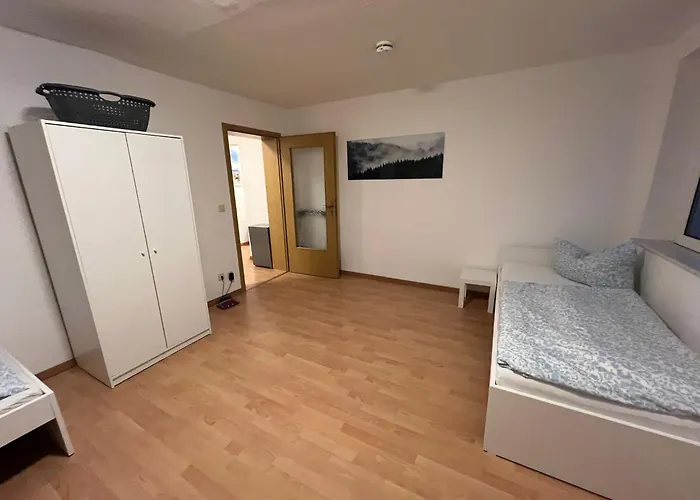 Monteurzimmer Und Bei Leuna, Halle, Leipzig Apartment *